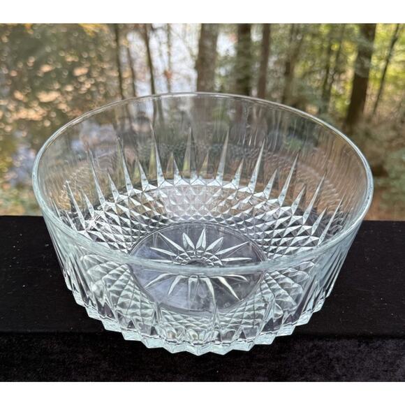 ARCOROC France 9" SALAD Serving Bowl DIAMANT Cut Clear Glass Sunburst -S1 - Picture 1 of 10